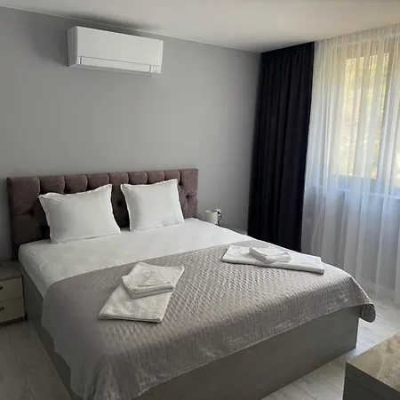 White Lux Apartment *